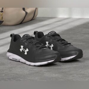 Under Armour Black size 10 Charged Assert runners